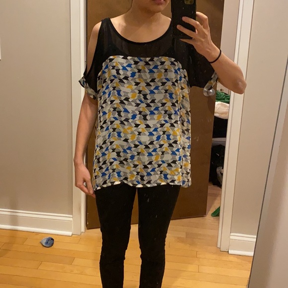 Forever 21 Chevron Patterned Blouse with Sleeve Cutouts - Picture 5 of 7